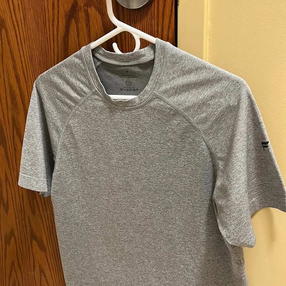 Fabletics athletic shirt. Size medium. - Picture 1 of 4